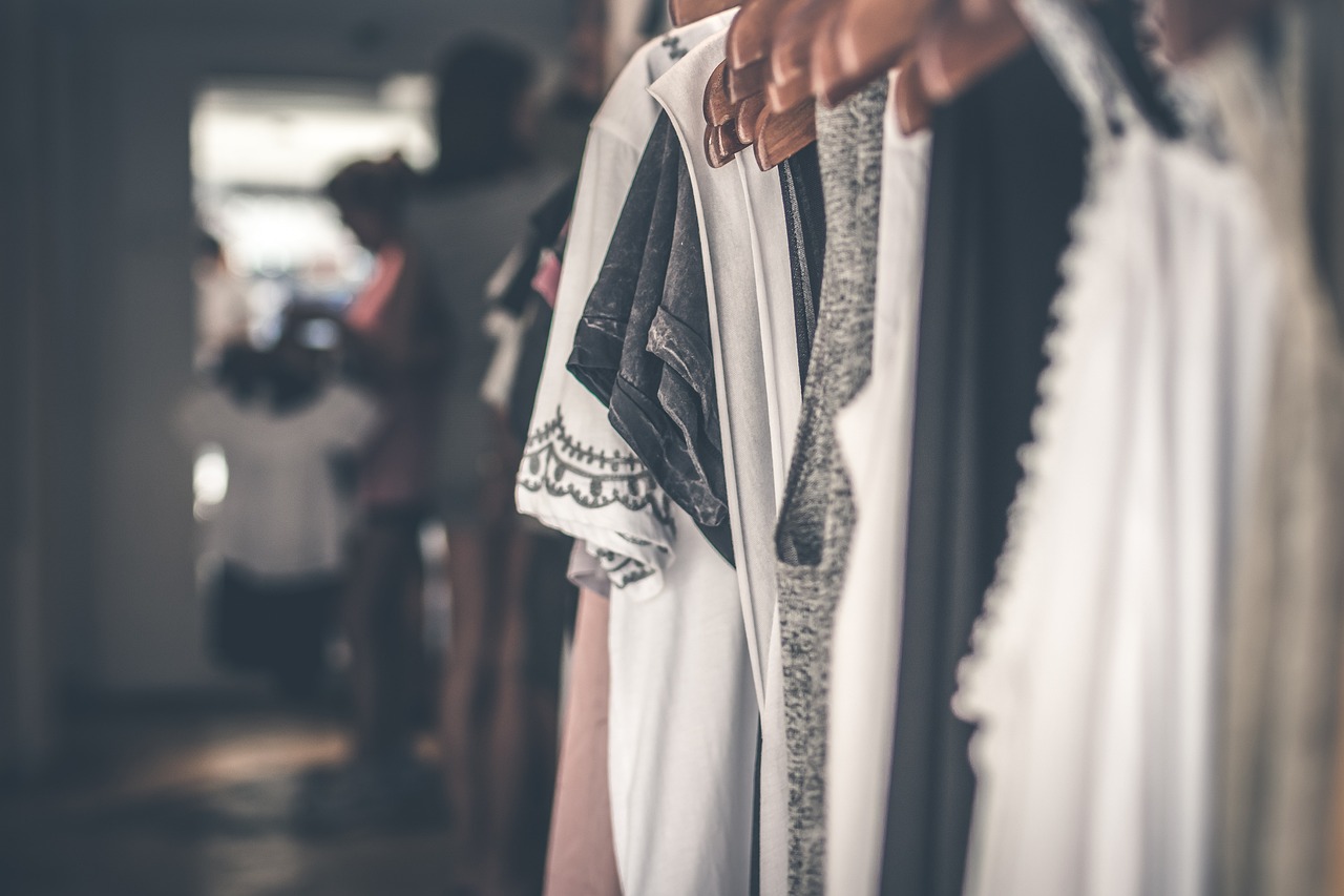 entdecken sie die neuesten modetrends für jede saison! von zeitlosen klassikern bis zu aktuellen must-haves - bleiben sie stilvoll und trendy mit unseren tipps und inspirationen für ihre garderobe.